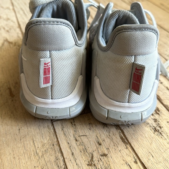 🆕NIKE🆕 NIKE WITNESS GRAY LADIES SIZE 5 EXCELLENT CONDITION/RARELY WORN - Picture 3 of 11